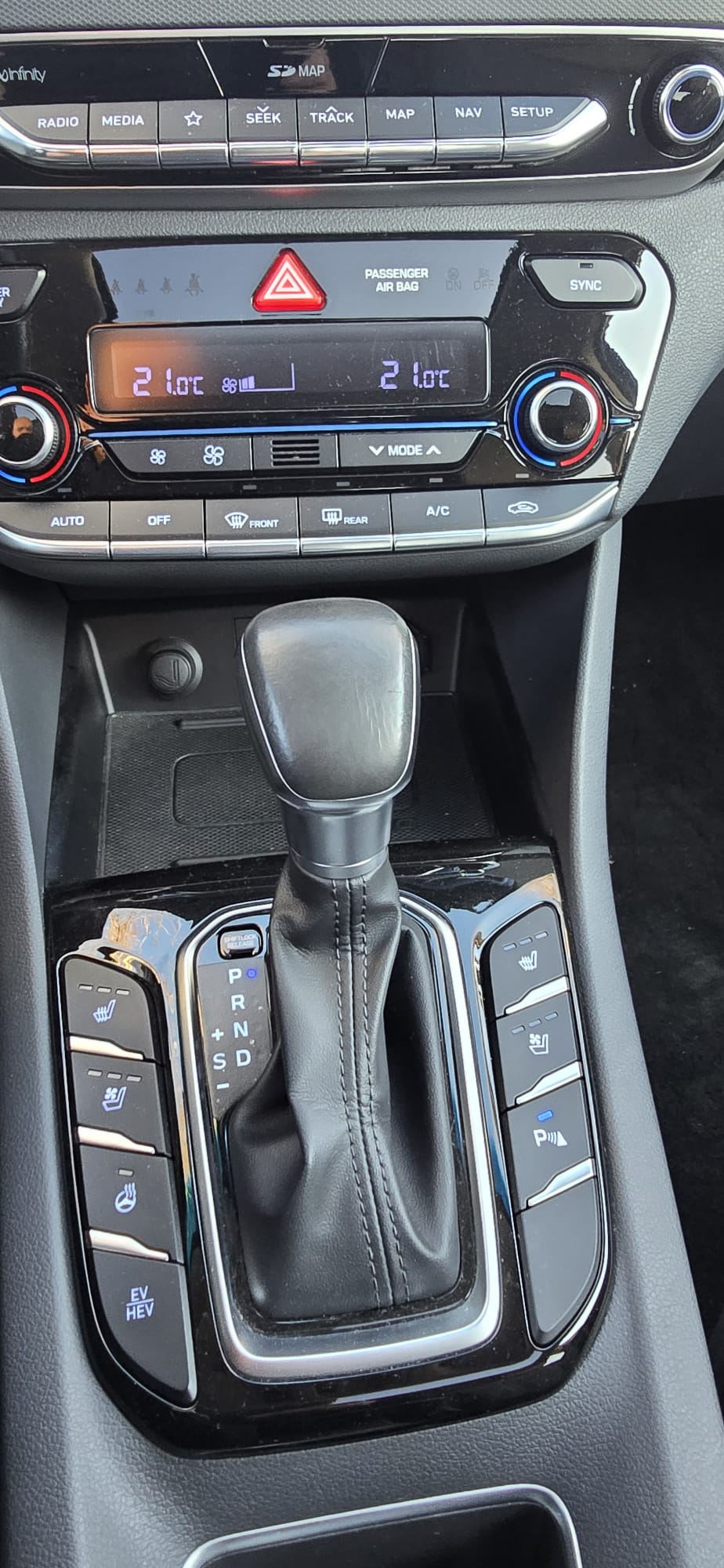 HYUNDAI Ioniq 1.6 GDi Plug in Hybrid Vertex DCT Navi / Leder / cuir