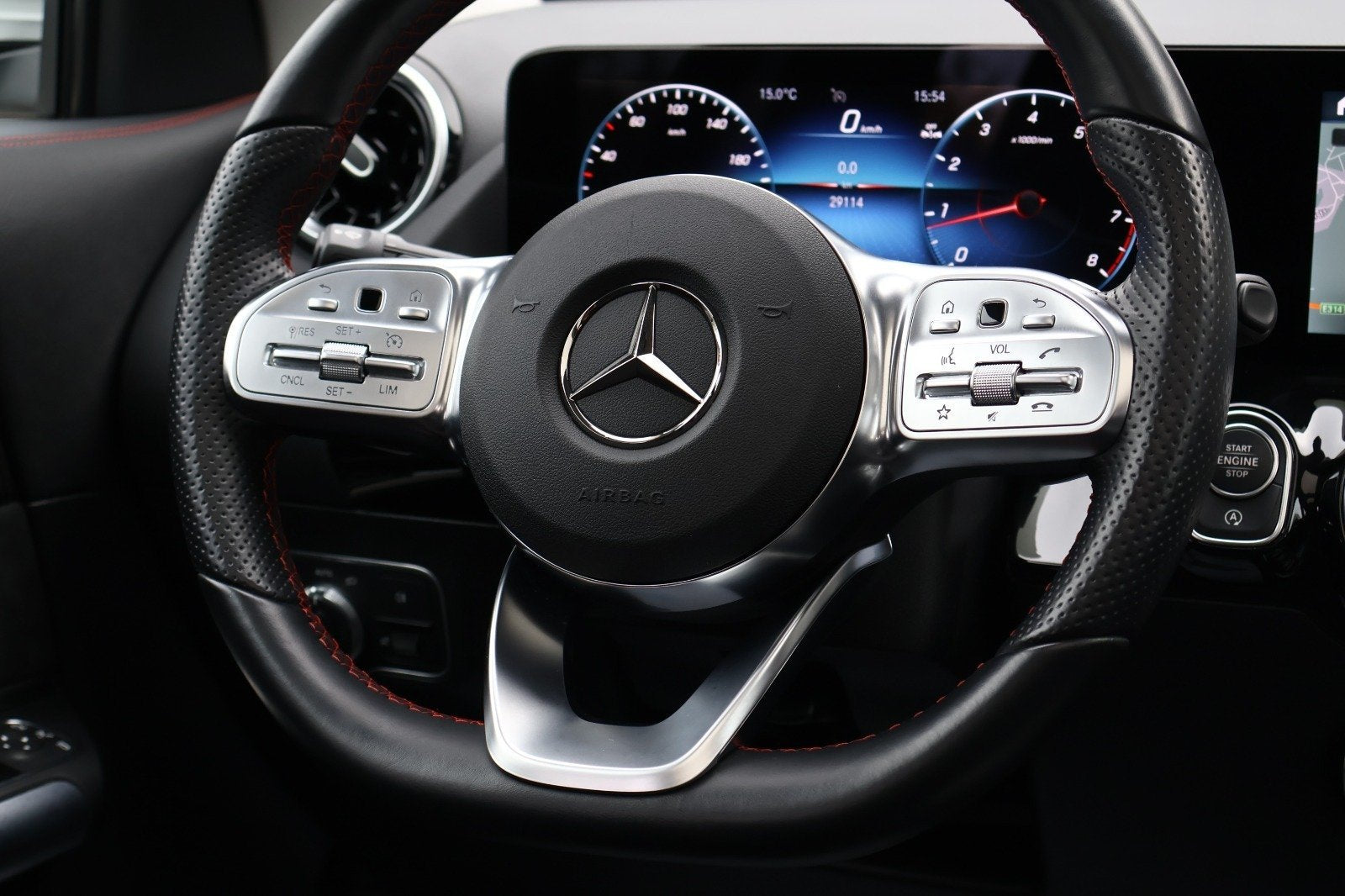 Mercedes-Benz GLA 180 AMG Line