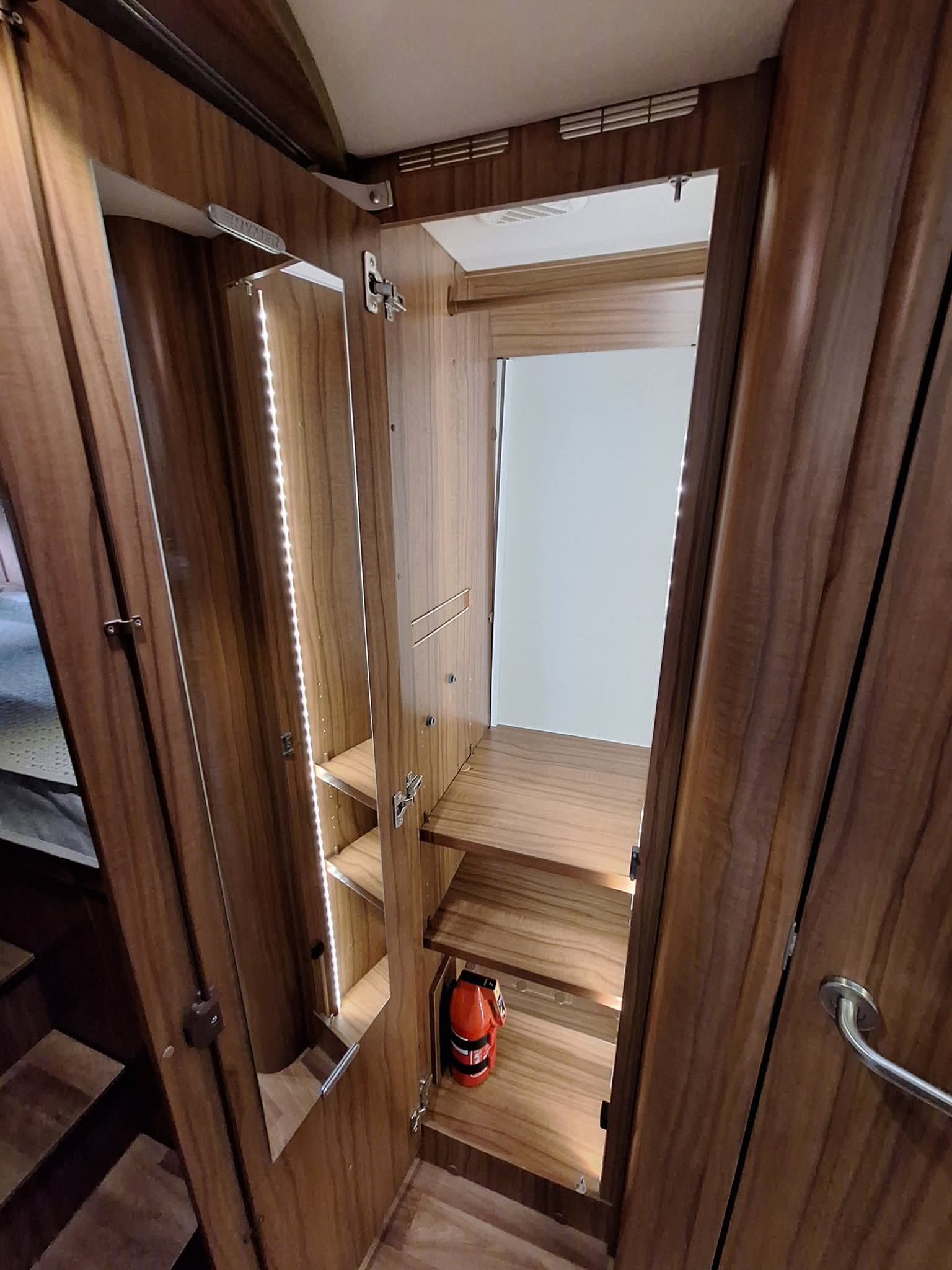 Hymer B 778 PL - Lierre - Alde - Crochet - Cellule solaire - Climatisation Salon