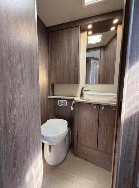 Bürstner Nexxo T 740 - QUEENSBED