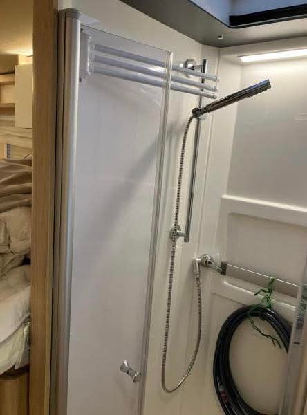 Hymer BMC-T 680 + SYSTÈME DE NIVEAU AUTOMATIQUE