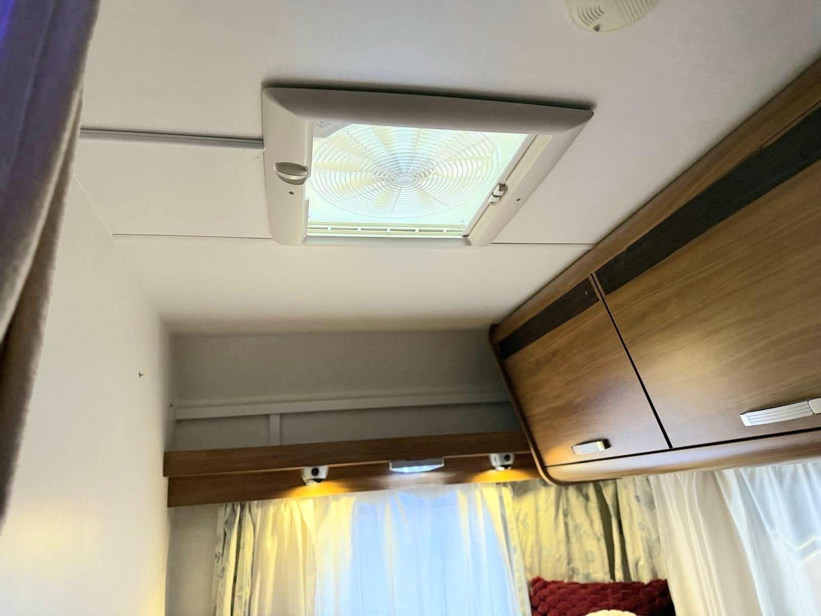 Rimor solaire/camping-car/auvent/TV/4 personnes