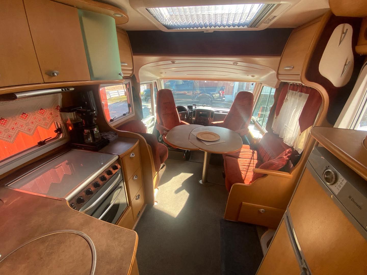 Pilote Explorateur 703 Fp. 318 CDI V6. Automatique, support H 2000 kg. Neuf