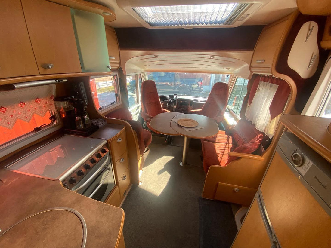 Pilote Explorateur 703 Fp. 318 CDI V6. Automatique, support H 2000 kg. Neuf