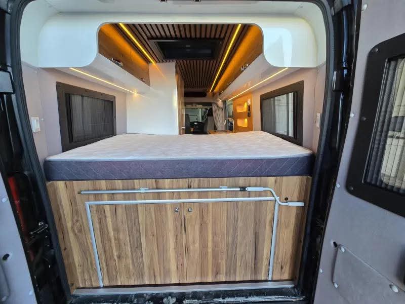 Peugeot Boxer B.J. 2018 con techo de aire acondicionado