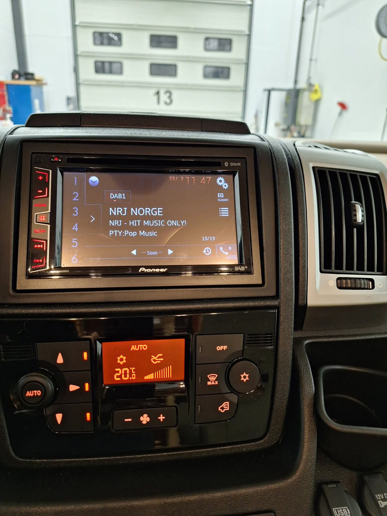 Hymer B 778 PL - Lierre - Alde - Crochet - Cellule solaire - Climatisation Salon