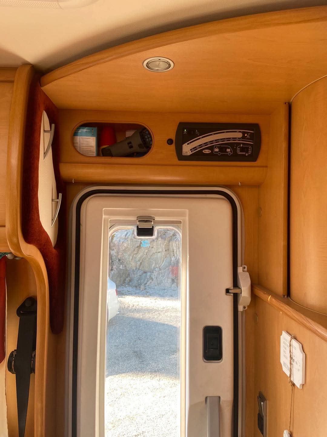 Pilote Explorateur 703 Fp. 318 CDI V6. Automatique, support H 2000 kg. Neuf