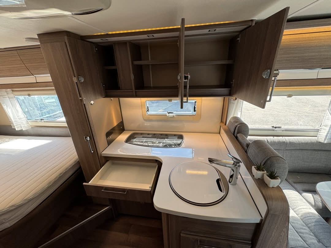 Coupé KABE !!! TM C 740 | Panneau solaire | Climatisation dans le salon | ALDE