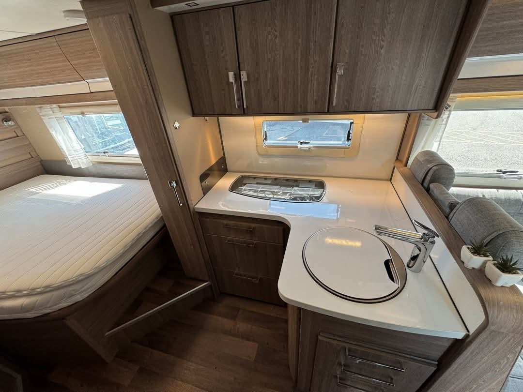 Coupé KABE !!! TM C 740 | Panneau solaire | Climatisation dans le salon | ALDE