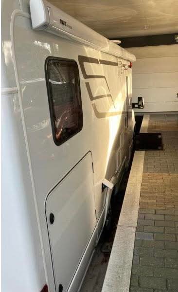 Hymer BMC-T 680 + SYSTÈME DE NIVEAU AUTOMATIQUE