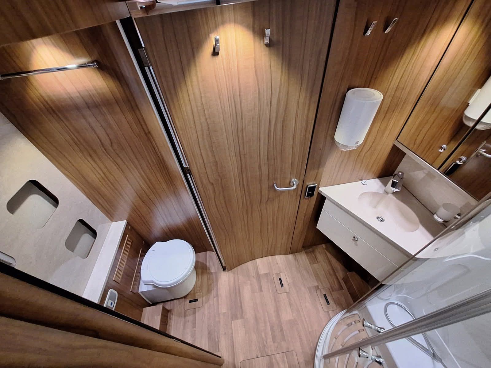 Hymer B 778 PL - Lierre - Alde - Crochet - Cellule solaire - Climatisation Salon
