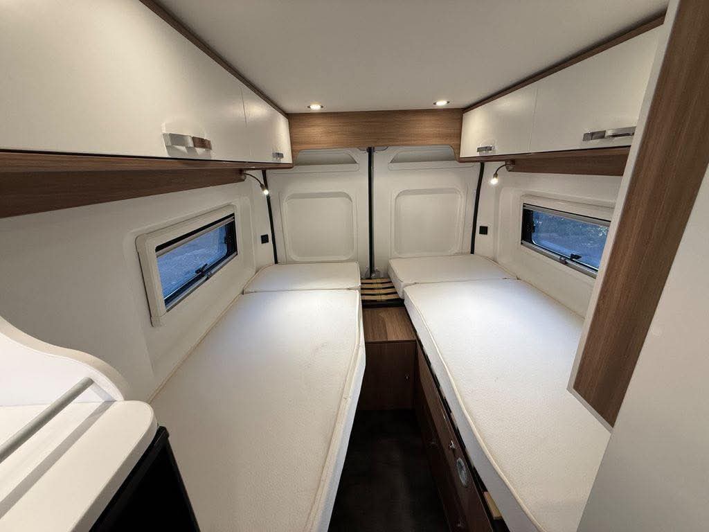 Pilote V630J toit ouvrant / couchage longitudinal