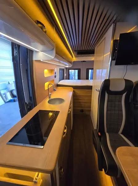 Peugeot Boxer B.J. 2018 con techo de aire acondicionado