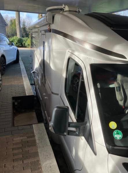 Hymer BMC-T 680 + SYSTÈME DE NIVEAU AUTOMATIQUE