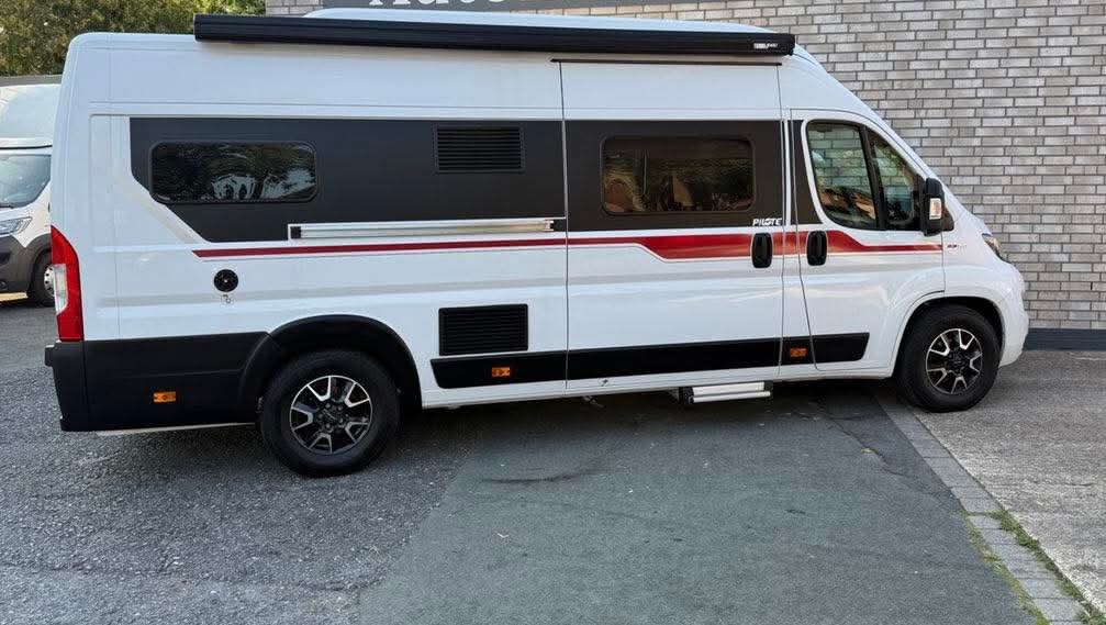 Pilote V630J toit ouvrant / couchage longitudinal