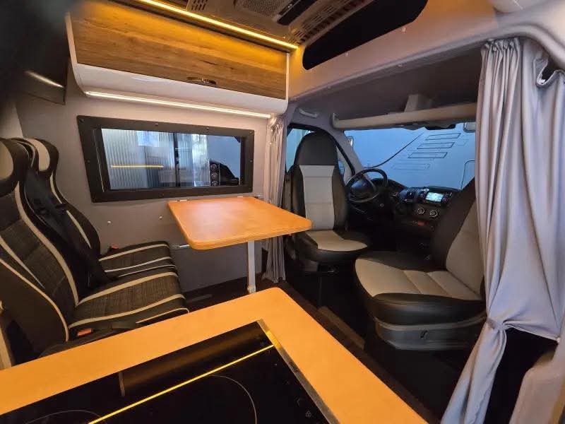 Peugeot Boxer B.J. 2018 con techo de aire acondicionado