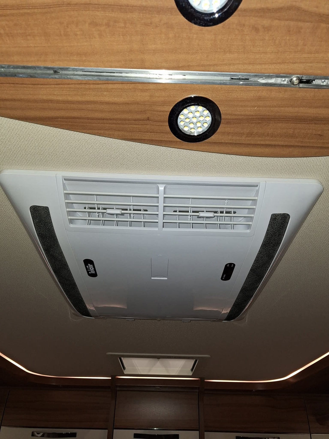 Hymer B 778 PL - Lierre - Alde - Crochet - Cellule solaire - Climatisation Salon