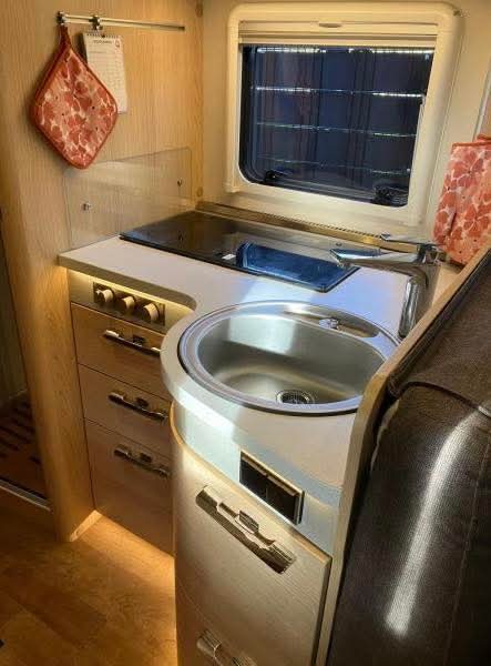 Hymer BMC-T 680 + SYSTÈME DE NIVEAU AUTOMATIQUE