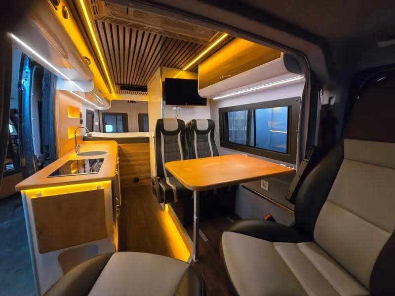 Peugeot Boxer B.J. 2018 con techo de aire acondicionado