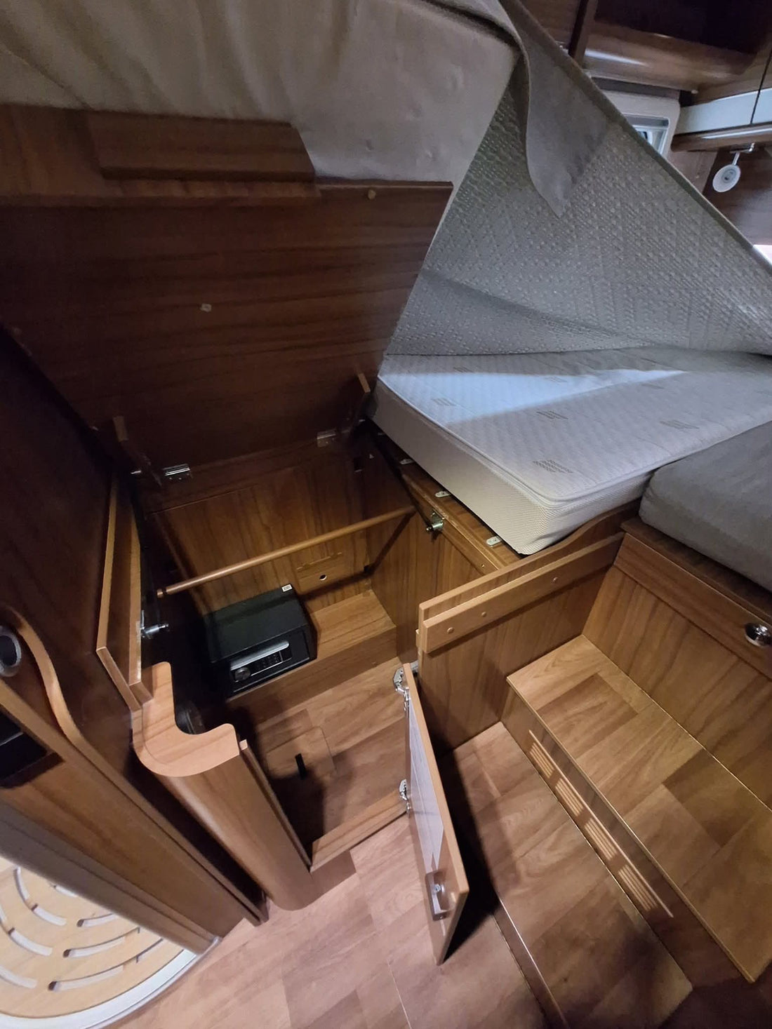 Hymer B 778 PL - Lierre - Alde - Crochet - Cellule solaire - Climatisation Salon