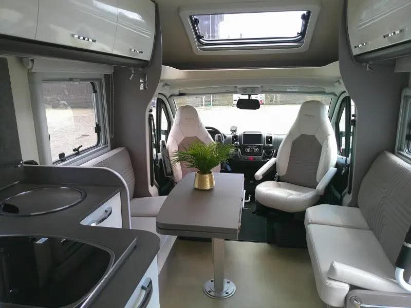 Marque:Bürstner T 727, toutes options