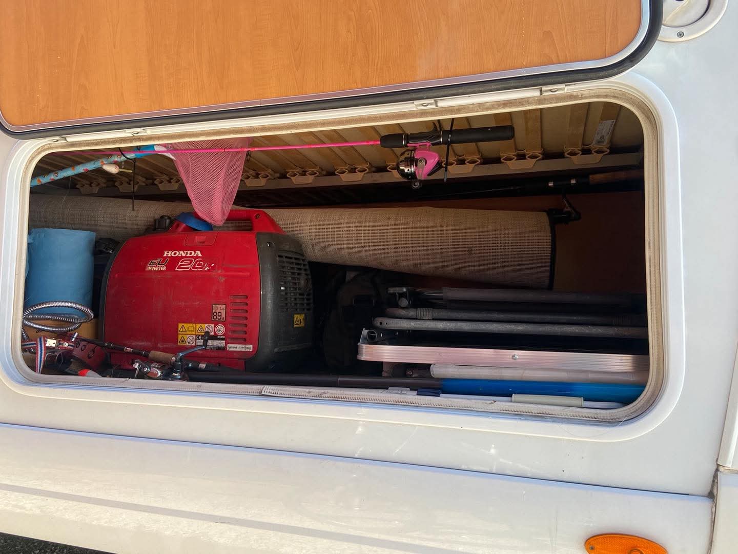 Pilote Explorateur 703 Fp. 318 CDI V6. Automatique, support H 2000 kg. Neuf