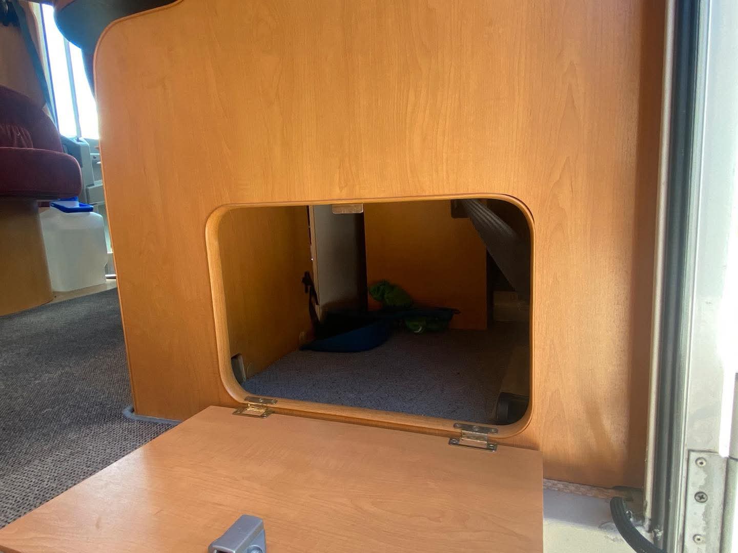 Pilote Explorateur 703 Fp. 318 CDI V6. Automatique, support H 2000 kg. Neuf