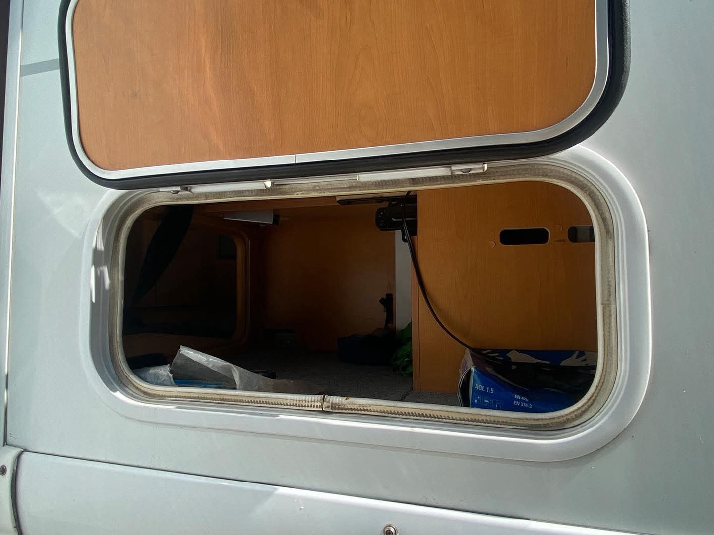 Pilote Explorateur 703 Fp. 318 CDI V6. Automatique, support H 2000 kg. Neuf