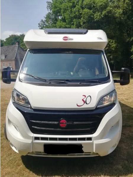 Bürstner Ixeo Time 734 avec grand panneau solaire