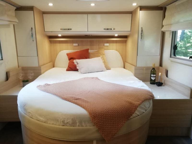 Bürstner Ixeo Time 734 avec grand panneau solaire