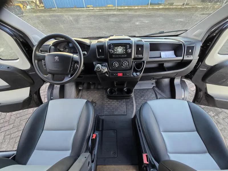 Peugeot Boxer B.J. 2018 con techo de aire acondicionado