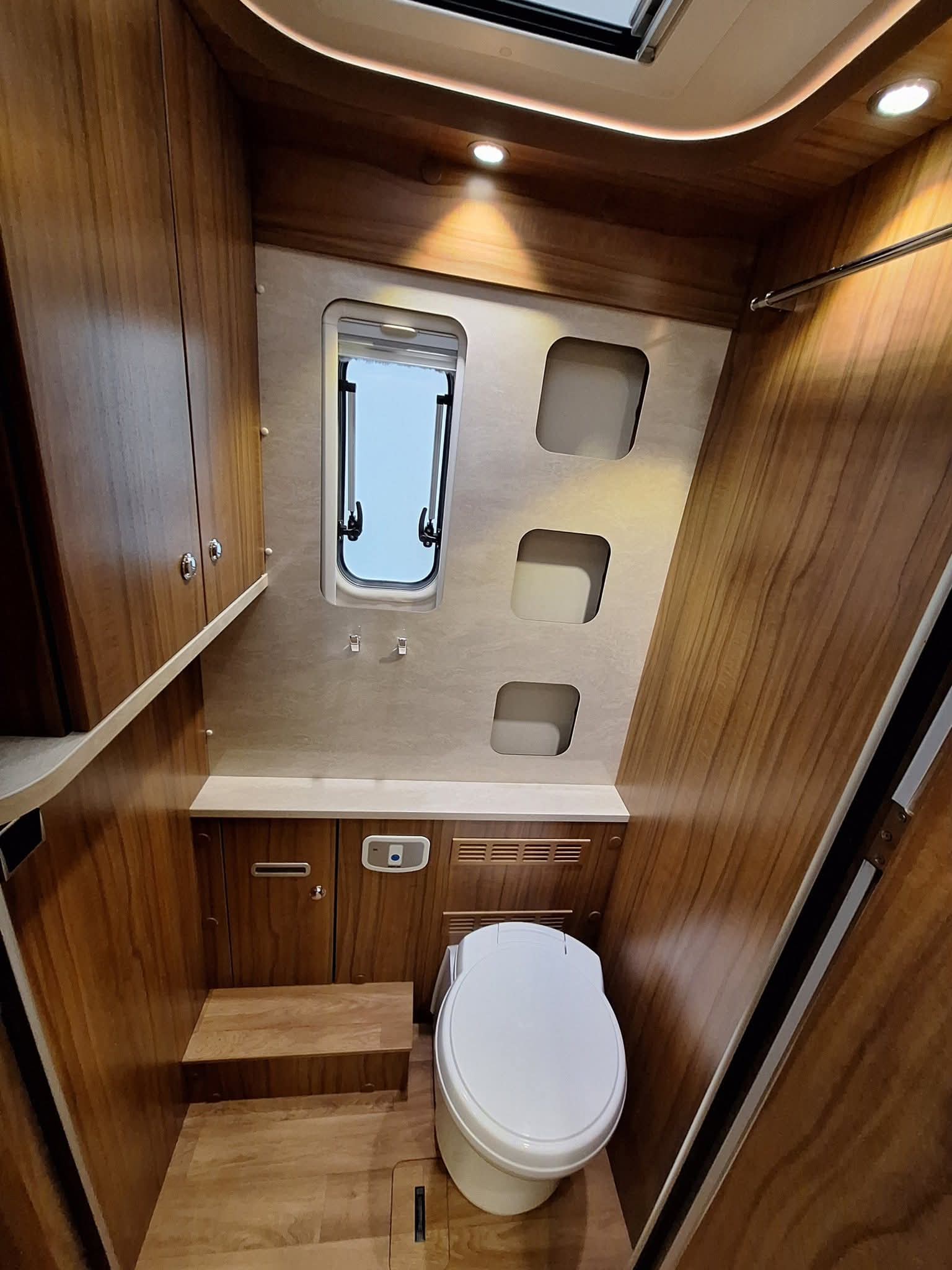 Hymer B 778 PL - Lierre - Alde - Crochet - Cellule solaire - Climatisation Salon