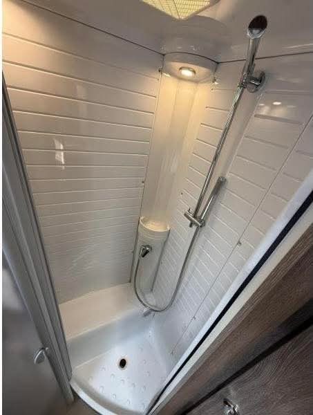 Bürstner Nexxo T 740 - QUEENSBED