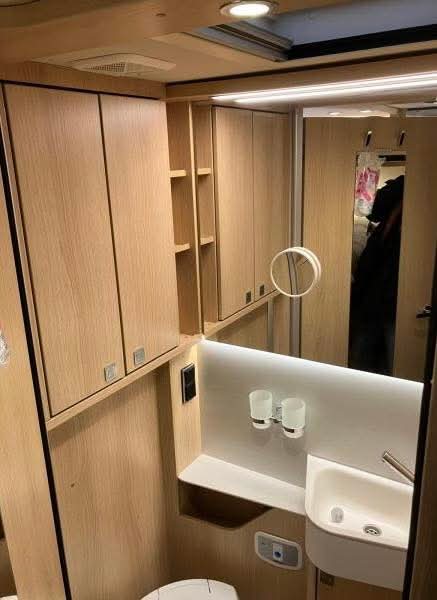 Hymer BMC-T 680 + SYSTÈME DE NIVEAU AUTOMATIQUE