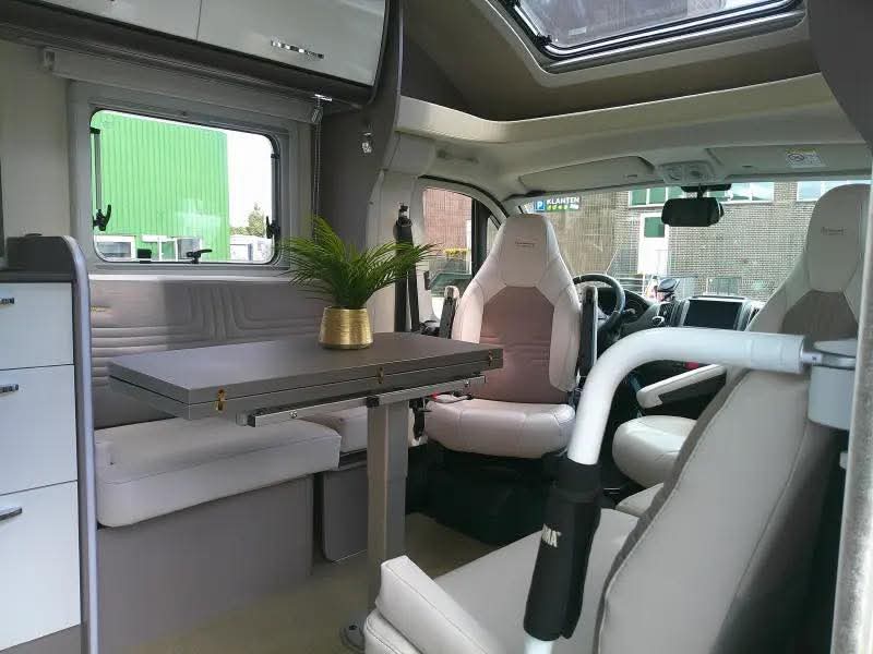 Marque:Bürstner T 727, toutes options