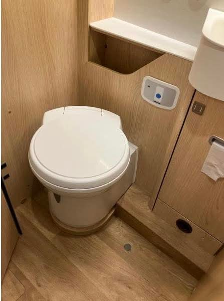 Hymer BMC-T 680 + SYSTÈME DE NIVEAU AUTOMATIQUE