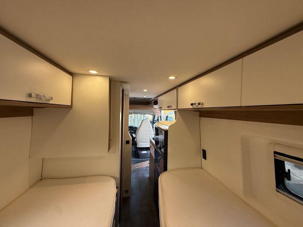 Pilote V630J toit ouvrant / couchage longitudinal