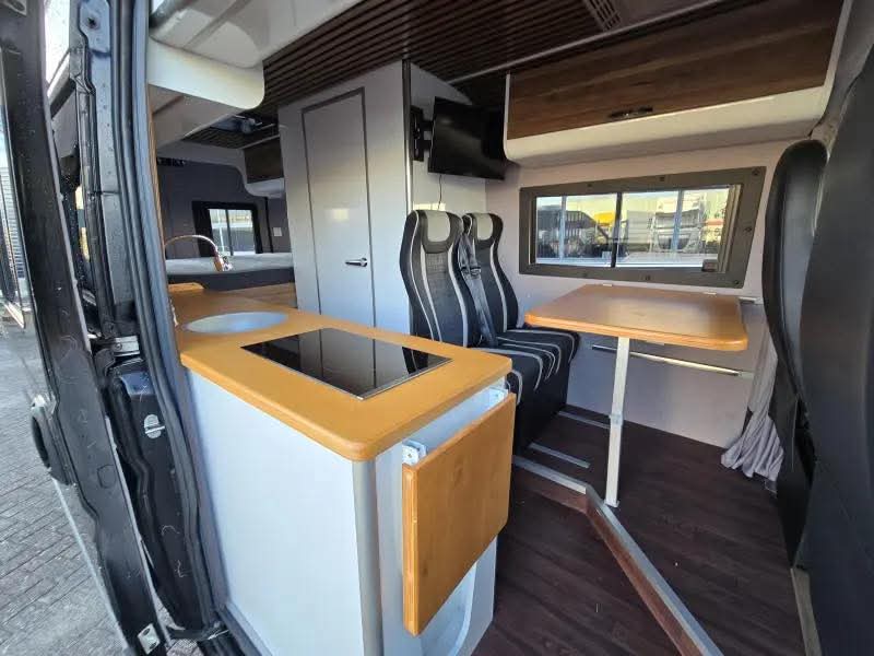 Peugeot Boxer B.J. 2018 con techo de aire acondicionado