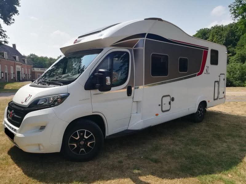 Bürstner Ixeo Time 734 avec grand panneau solaire