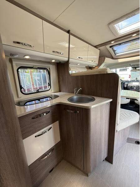 Bürstner Nexxo T 740 - QUEENSBED