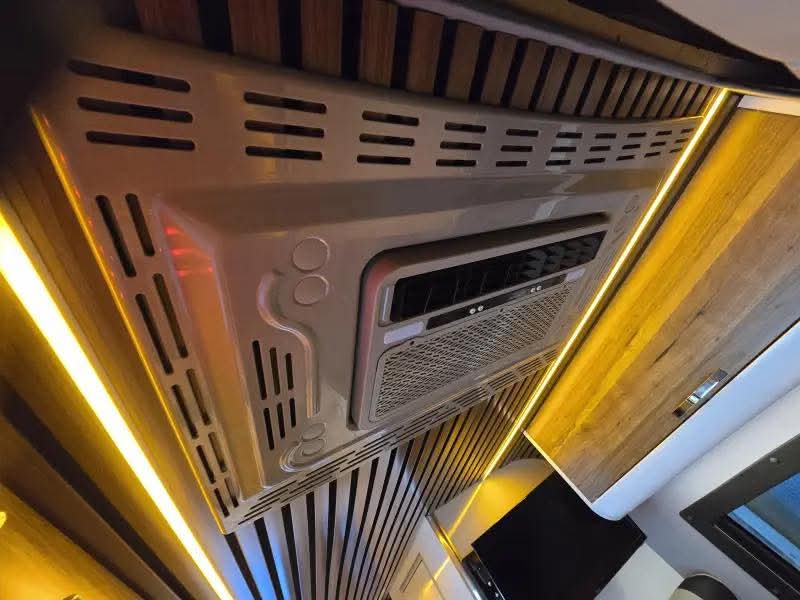 Peugeot Boxer B.J. 2018 con techo de aire acondicionado