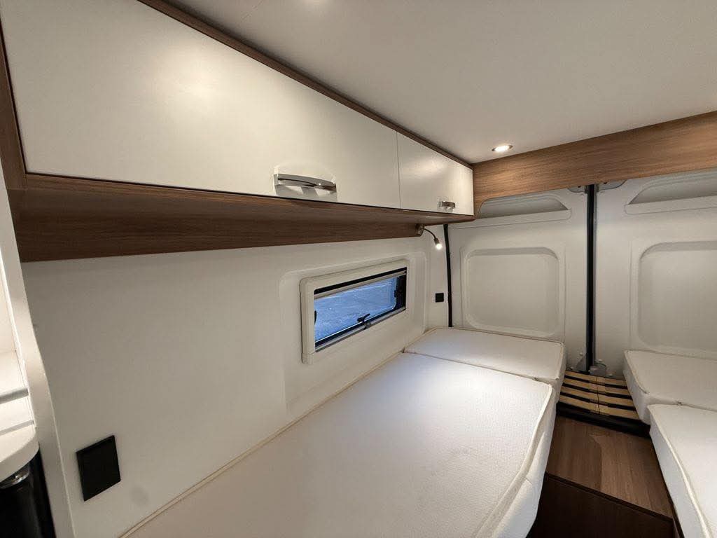 Pilote V630J toit ouvrant / couchage longitudinal