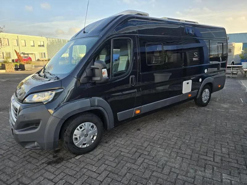 Peugeot Boxer B.J. 2018 con techo de aire acondicionado