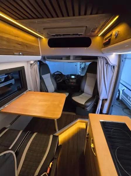 Peugeot Boxer B.J. 2018 con techo de aire acondicionado