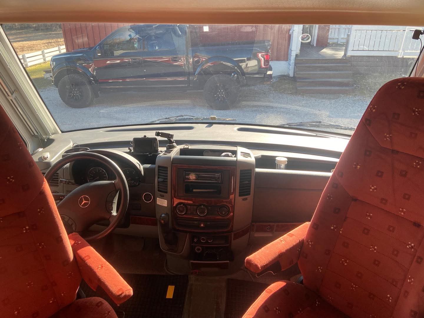 Pilote Explorateur 703 Fp. 318 CDI V6. Automatique, support H 2000 kg. Neuf